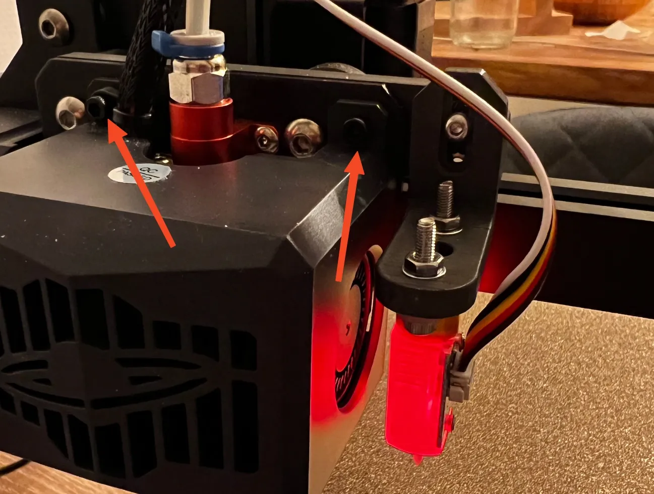 Connect the mount with 2 screws with the carriage
